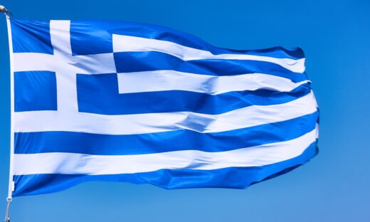 Ποιες θα είναι οι συνέπειες των δασμών Τραμπ στην ελληνική οικονομία – Τι λέει το ΥΠΟΙΚ, τι λένε αναλυτές