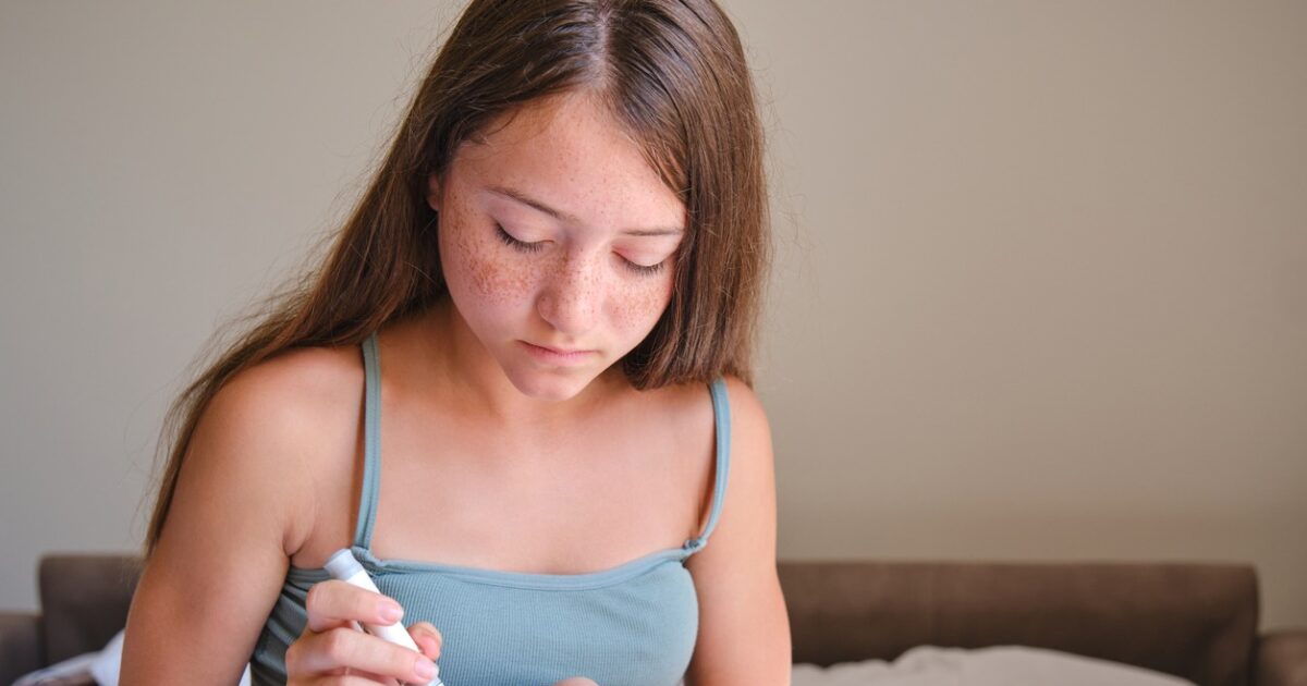 Sugar and insulin resistance to adolescence increase the risk of heart damage