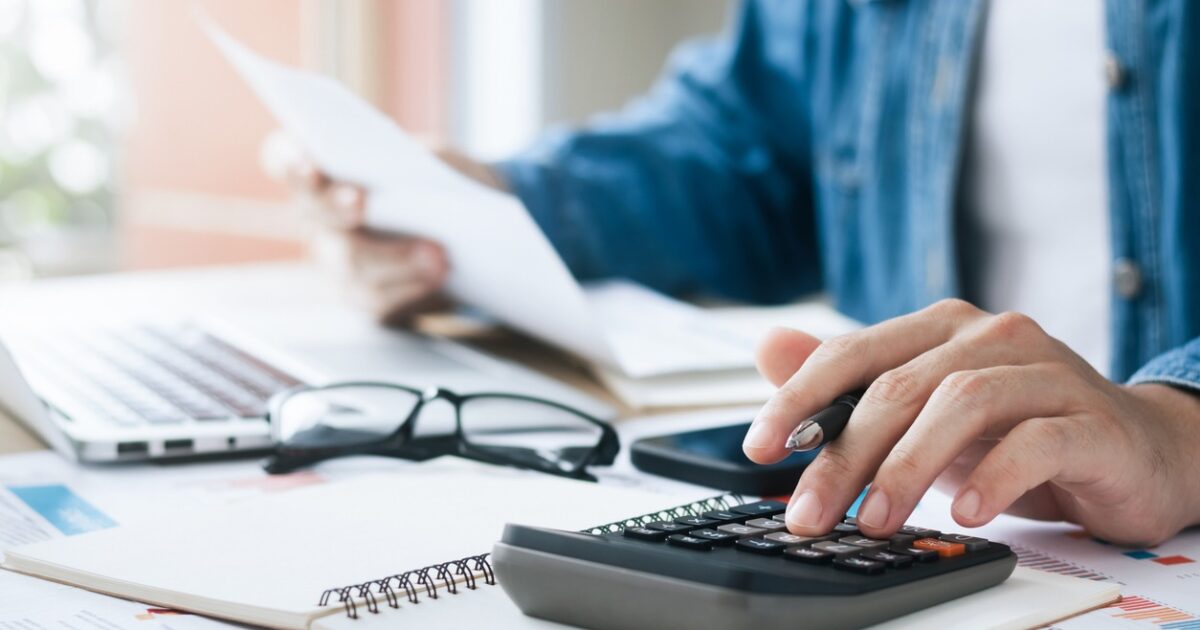 Extension of a deadline for payment of installments and current insurance contributions