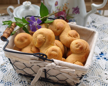 Homemade Greek Easter cookies, Greek koulourakia