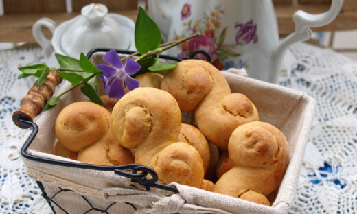 Homemade Greek Easter cookies, Greek koulourakia