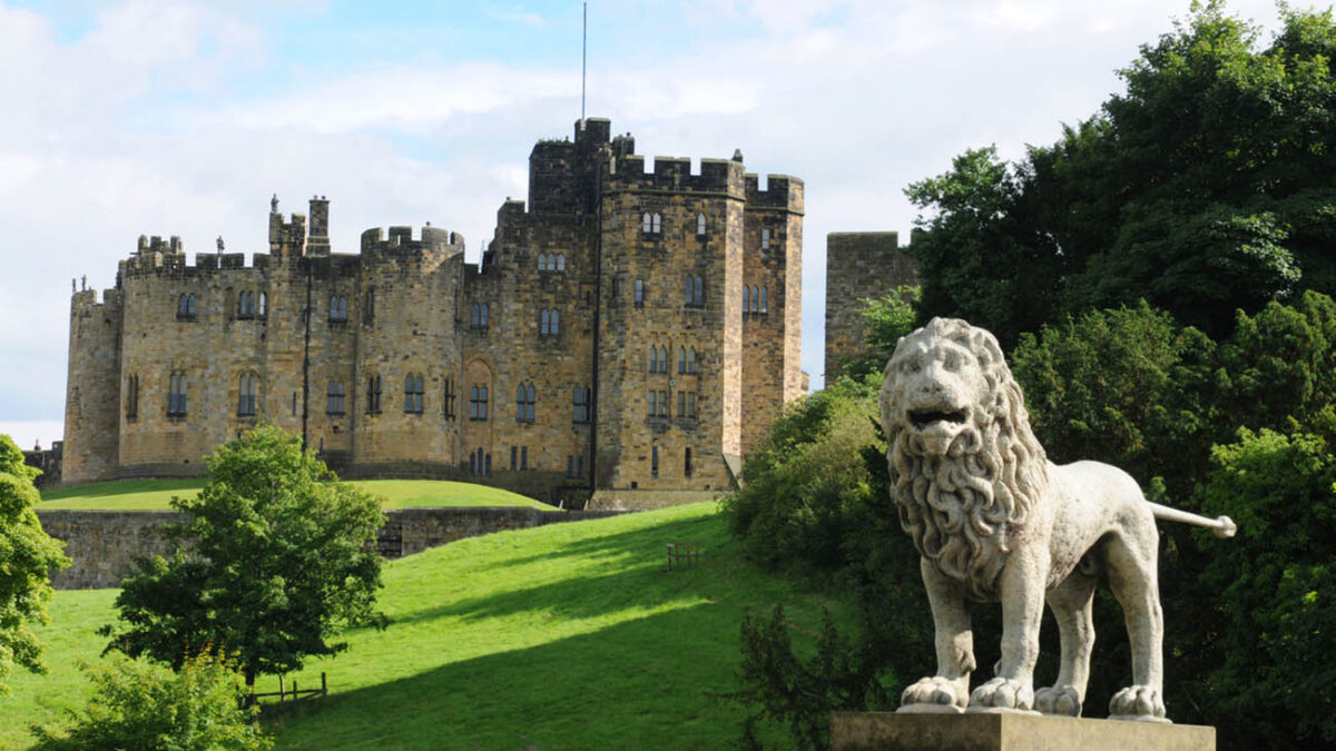 The lion sits on the bridge over the River Aln, overlooked Alnwick Castle. There has been a castle on this site since 1096