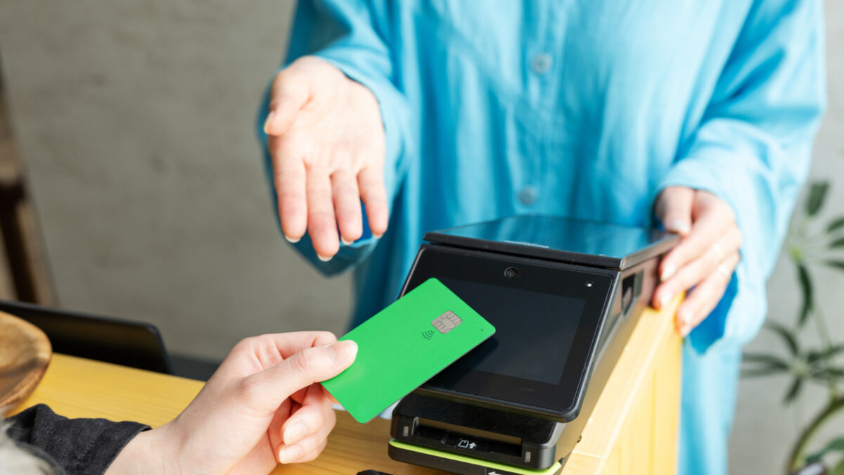 Απάτες με NFC: Πώς χρησιμοποιούνται Apple Pay και Google Wallet για την κλοπή καρτών