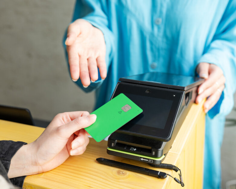 Απάτες με NFC: Πώς χρησιμοποιούνται Apple Pay και Google Wallet για την κλοπή καρτών
