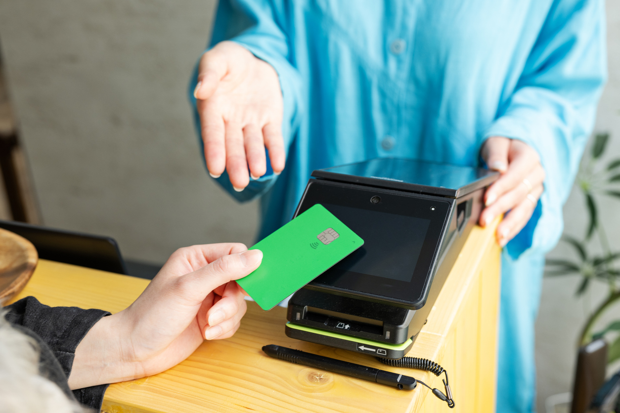 Απάτες με NFC: Πώς χρησιμοποιούνται Apple Pay και Google Wallet για την κλοπή καρτών
