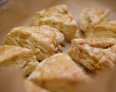 Scones με γλάσο λεμονιού