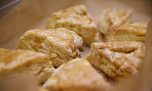Scones με γλάσο λεμονιού