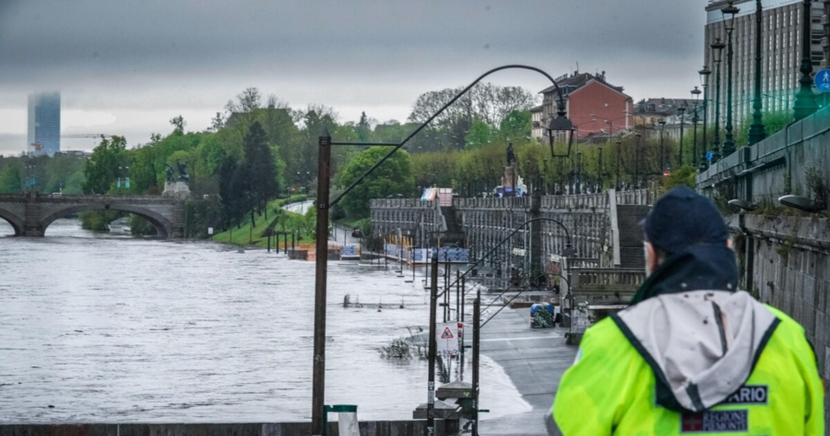 Italy: One dead and one missing in Vicenza by bad weather – the asphalt opened and fell into a river