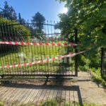 Η καγκελόπορτα που καταπλάκωσε την 72χρονη