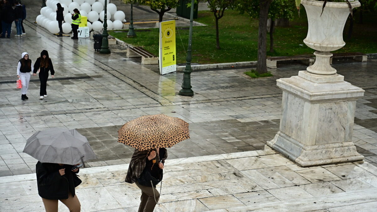 Βροχή στο κέντρο της Αθήνας