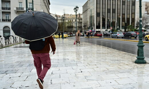 Βροχή στο κέντρο της Αθήνας