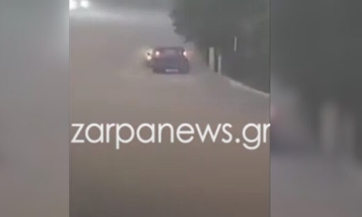 Αυτοκίνητο σε πλημμυρισμένο δρόμο στα Χανιά