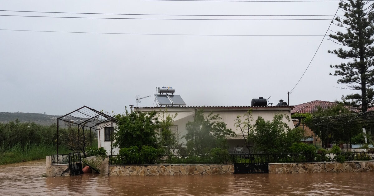 Πλημμύρες από την καταρρακτώδη βροχή στα Χανιά