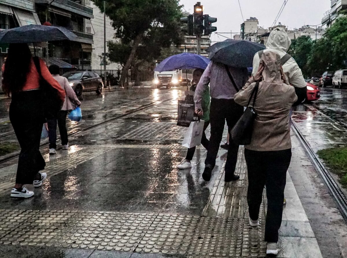 Άνθρωποι στη βροχή