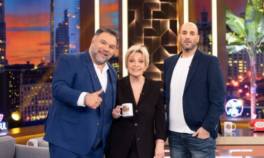 Η Αλέκα Κανελλίδου και ο Γιάννης Γιαννουσάκης με τον Γρηγόρη Αρναούτογλου