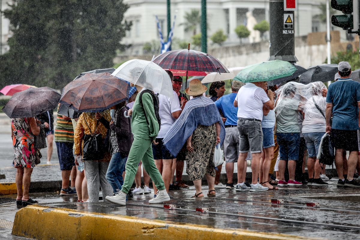 Άνθρωποι στη βροχή