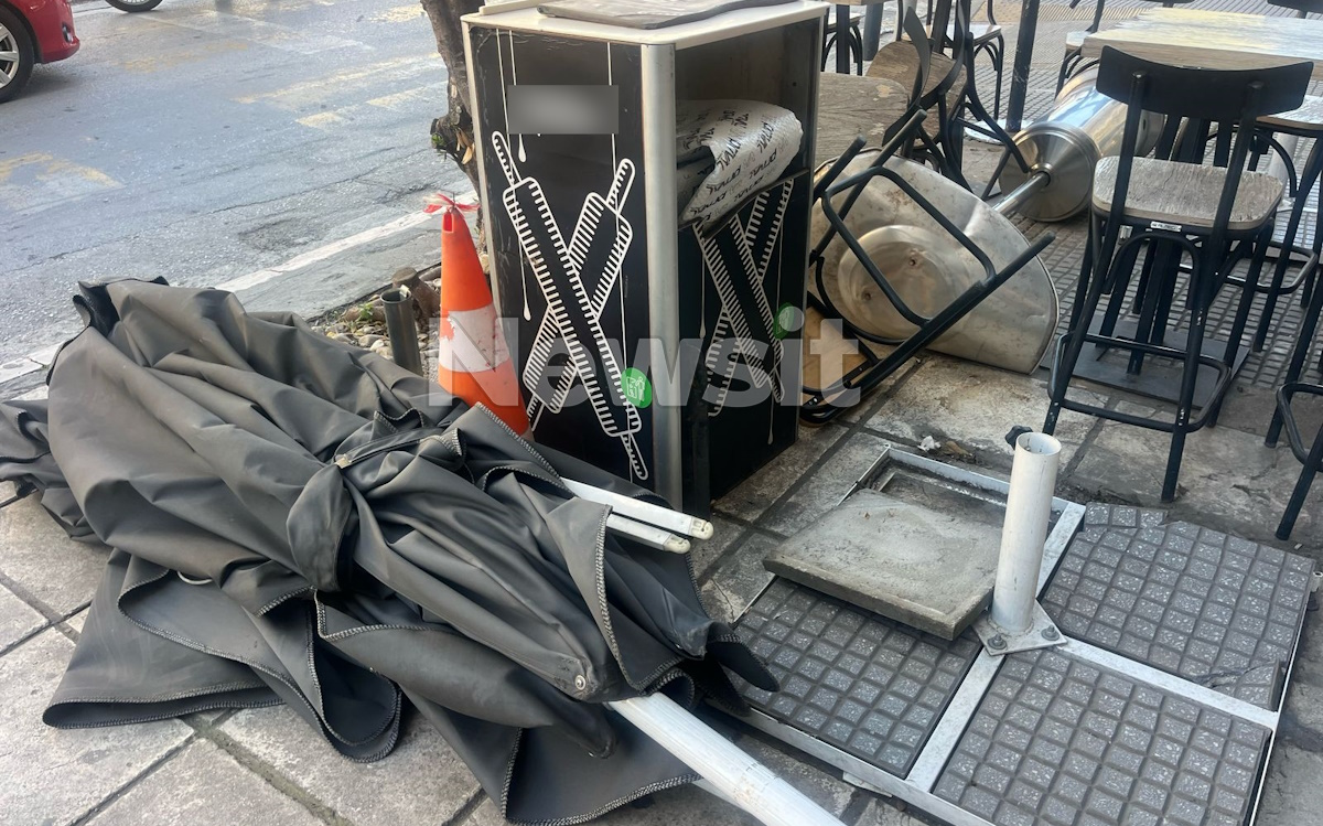 Η ομπρέλα από το κατάστημα της Θεσσαλονίκης