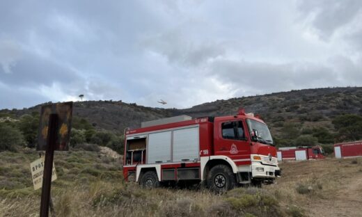 Πυροσβεστικό όχημα στην Κερατέα