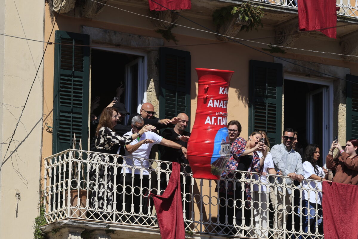Το σπάσιμο των μπότηδων στην Κέρκυρα
