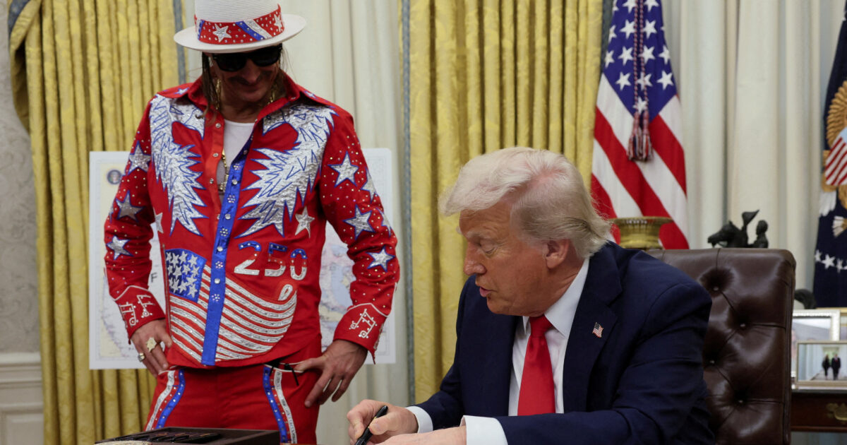Kid Rock’s outrageous appearance next to Trump at the Oval Office and the hilarious commentary of Fox journalist