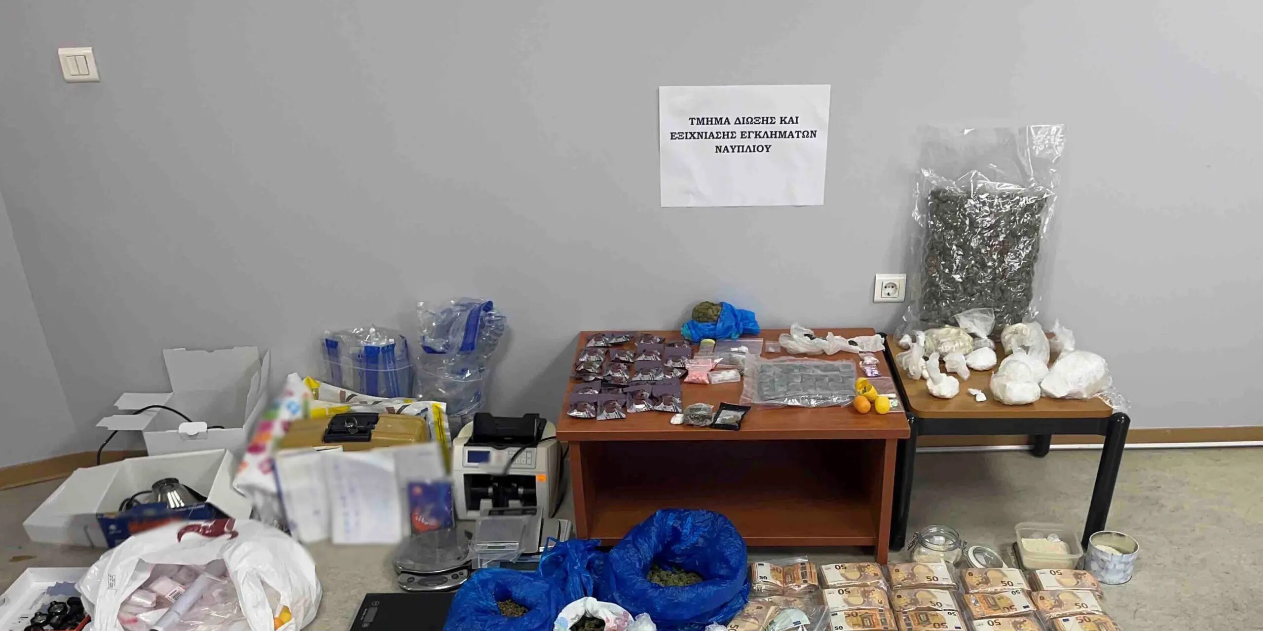 Ευρήματα της ΕΛΑΣ σε σπίτια των μελών του κυκλώματος