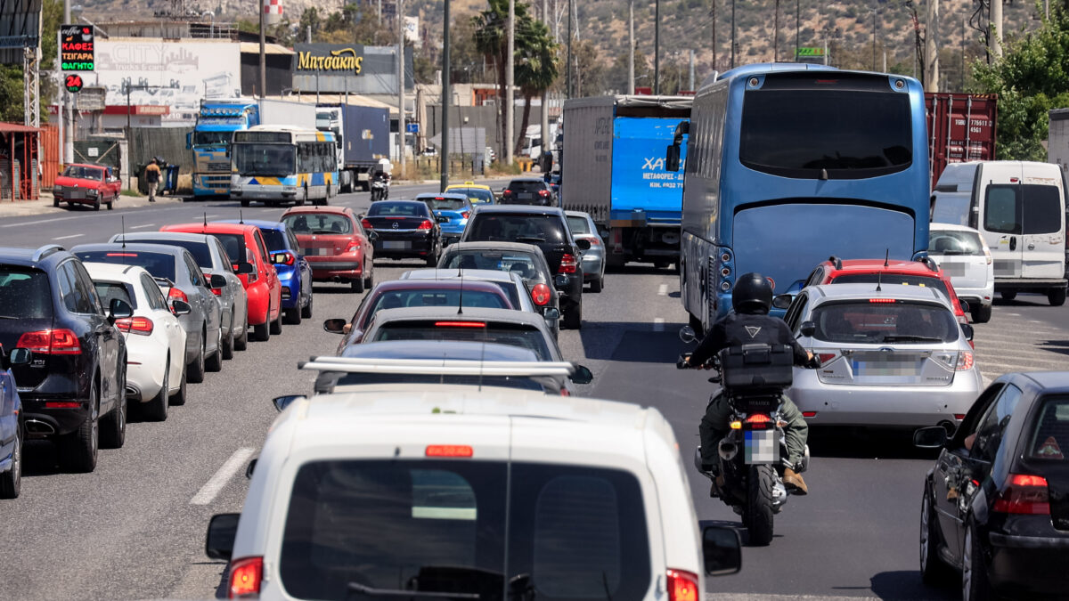Αυτοκίνητα στην Εθνική Οδό