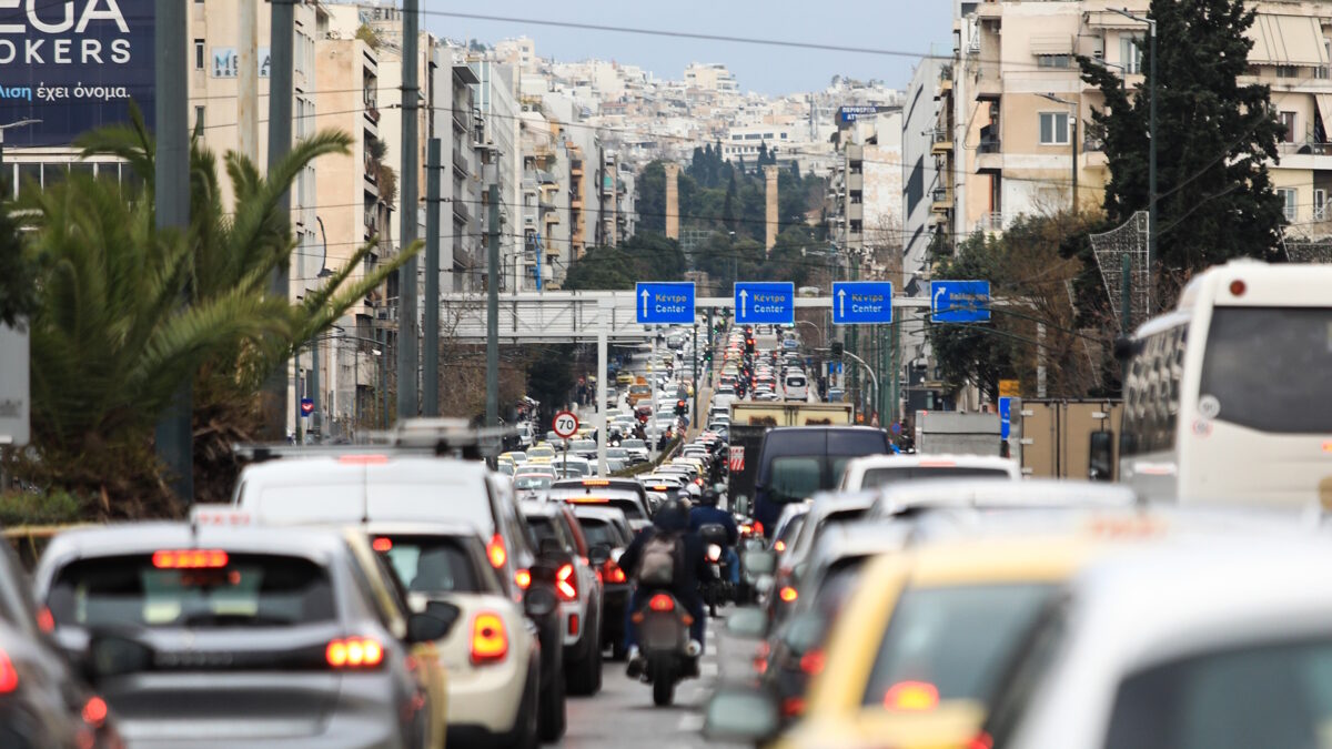 Αυτοκίνητα στον δρόμο