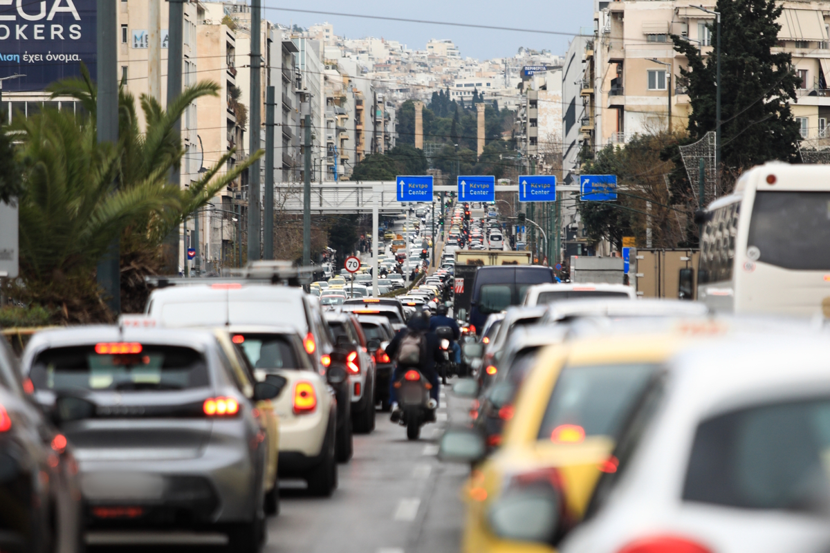 Αυτοκίνητα στον δρόμο