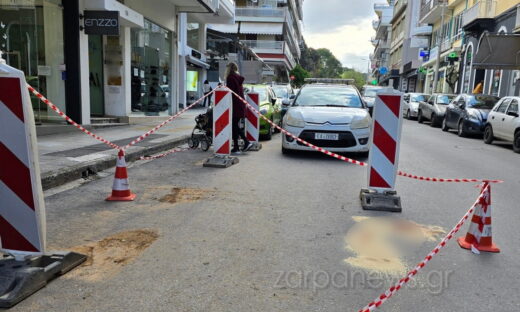 Χώματα στο δρόμο και κορδέλες της αστυνομίας