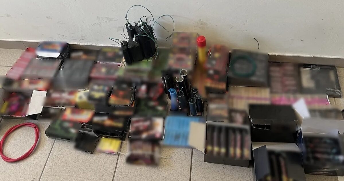 Heraklion: handcuffs to a man who cracked through application