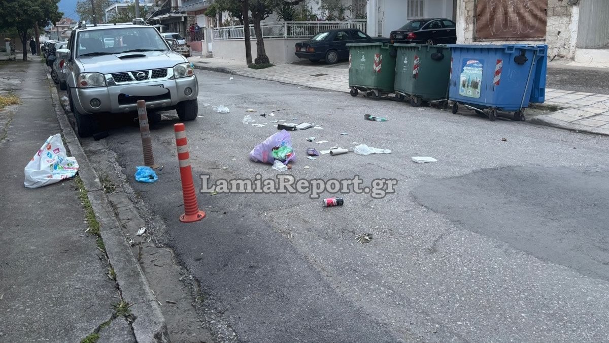 Νεαρός σε αμόκ αναποδογύριζε κάδους μέσα στον δρόμο