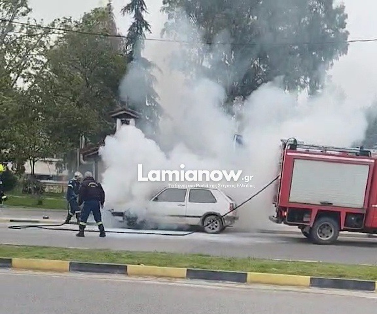 Ένα αυτοκίνητο έχει πάρει φωτιά
