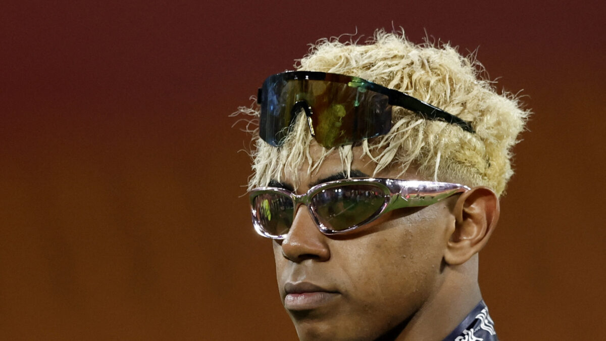 Ο Λαμίν Γιαμάλ με τα δυο γυαλιά ηλίου