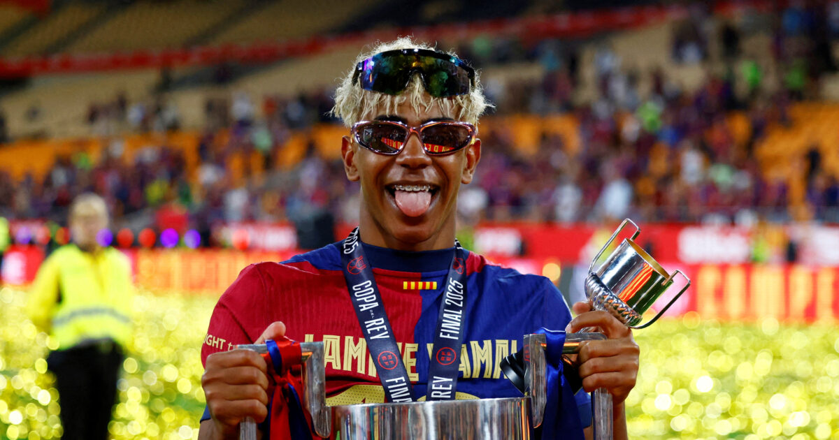 Lamin Yamal celebrated the Spanish Cup by wearing two sunglasses