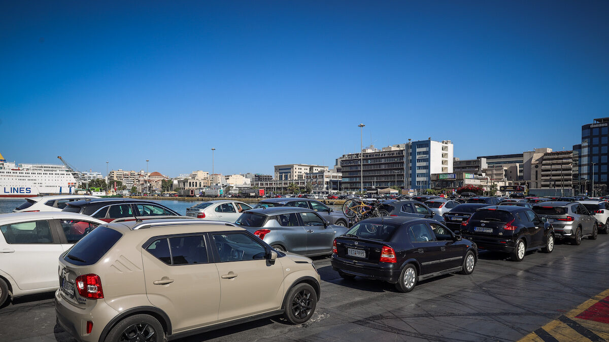 Κίνηση στο λιμάνι του Πειραιά