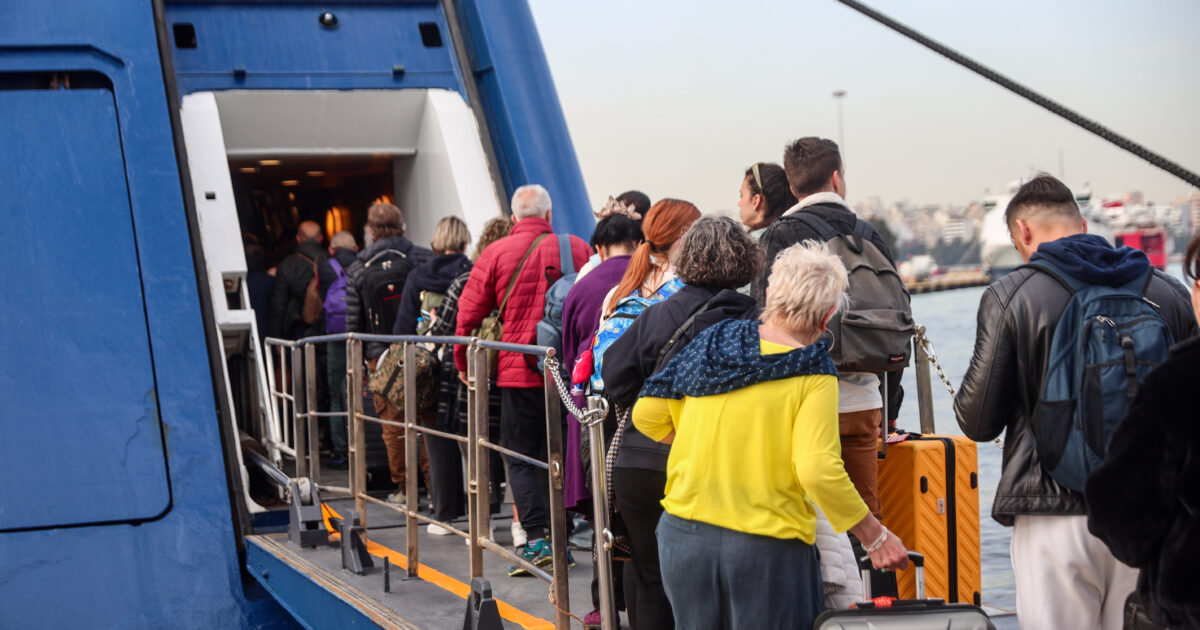 Easter Exit: Ships are leaving, Extraordinary Buses – 200,000 in two days passed through the Elefsina and Afidnes tolls