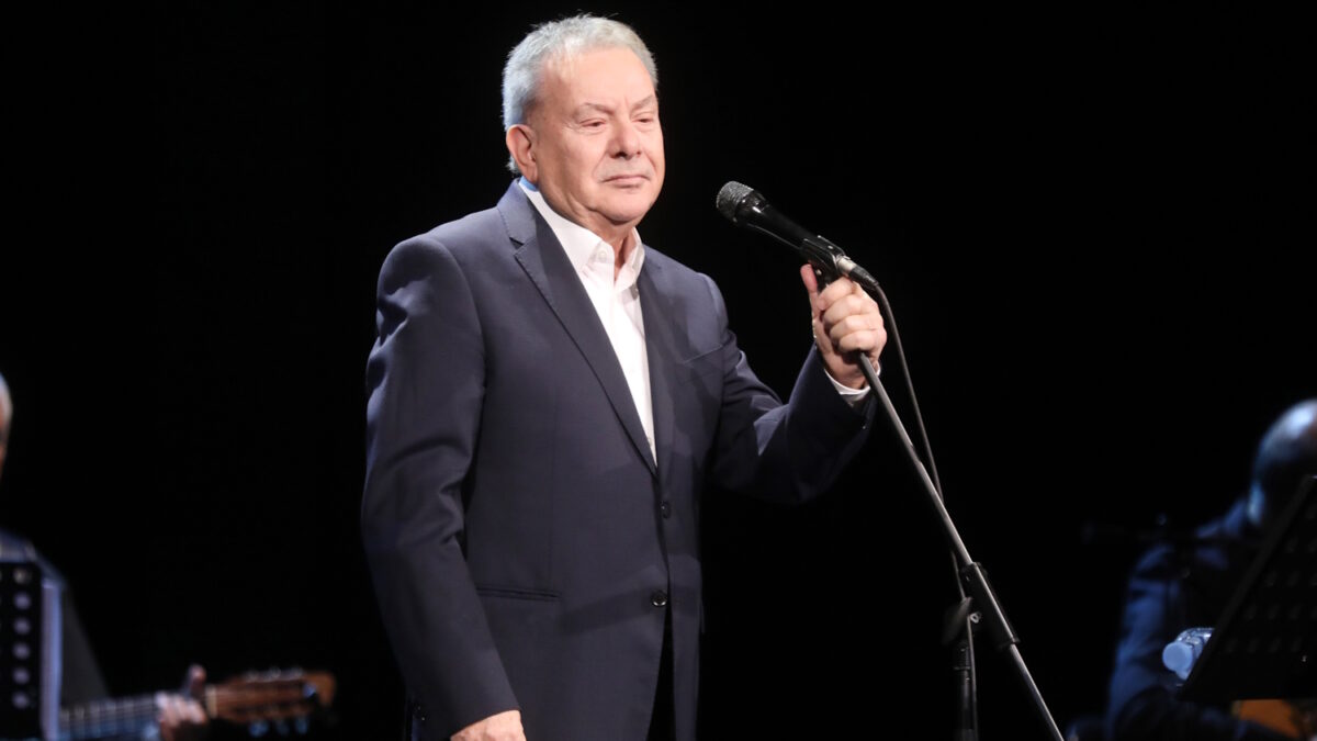 Μανώλης Μητσιάς