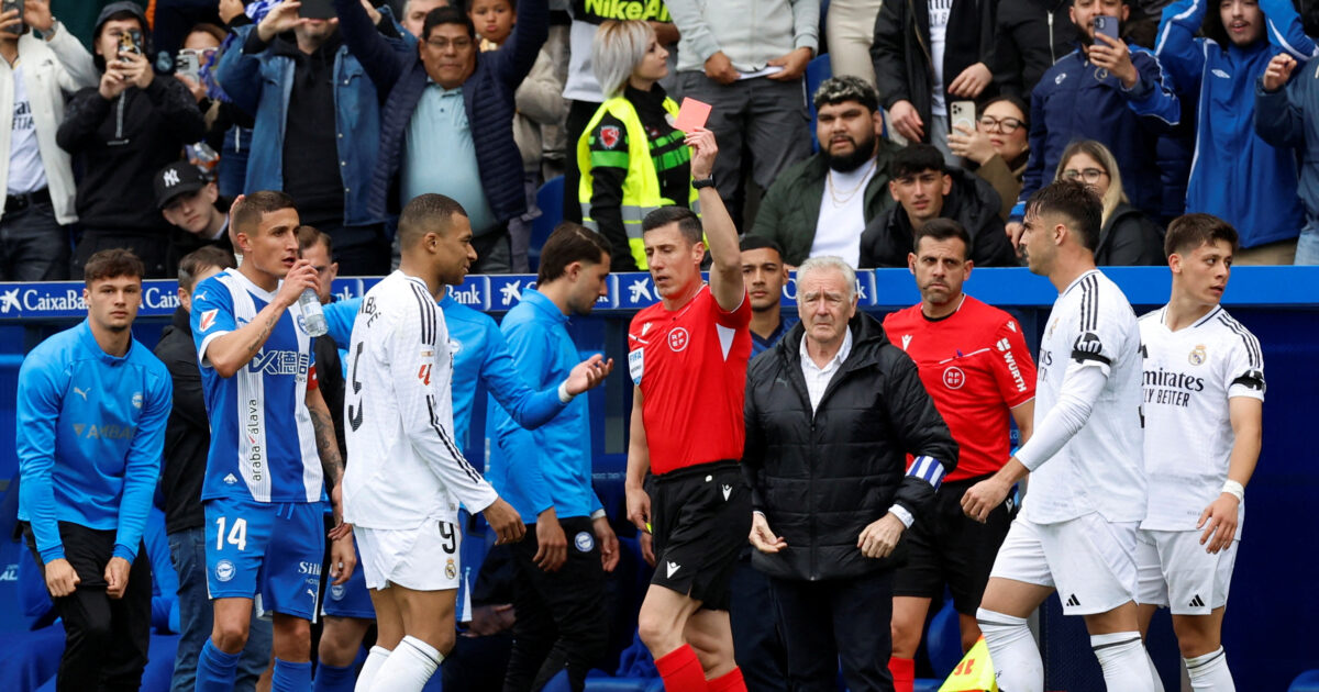 Kilian Ebabe was punished with a racing for the murderous tackle against Alaves