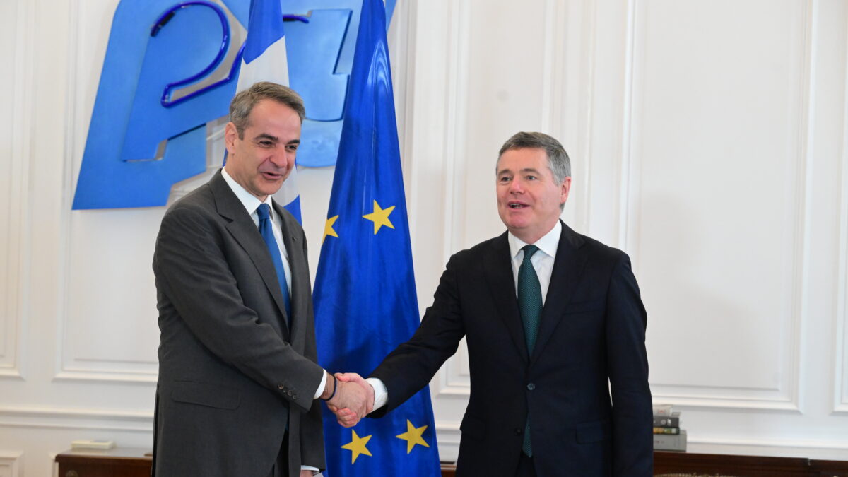 Συνάντηση του Κυριάκου Μητσοτάκη με τον πρόεδρο του Eurogroup Πασκάλ Ντόναχιου