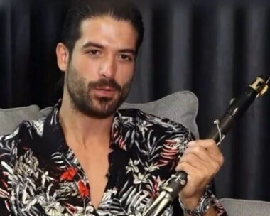 Ο μουσικός Άρης Μουγκοπέτρος