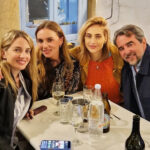 Νικόλαος Ντε Γκρες και Χρυσή Βαρδινογιάννη με φίλους τους