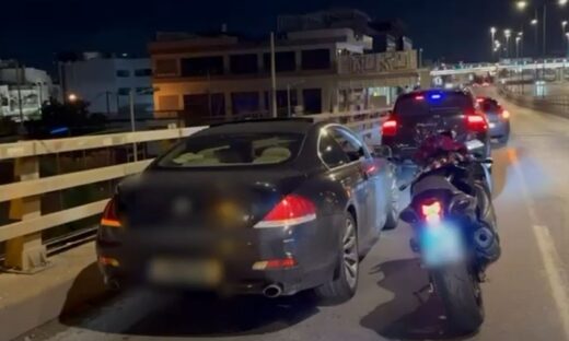 Αστυνομικοί της Τροχαία, επιτηρούσαν το όχημα σε όλη την πορεία του