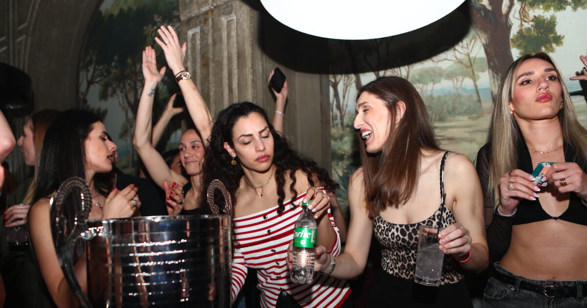 Olympiacos: Red and white girls celebrated the winning basketball championship in a nightclub