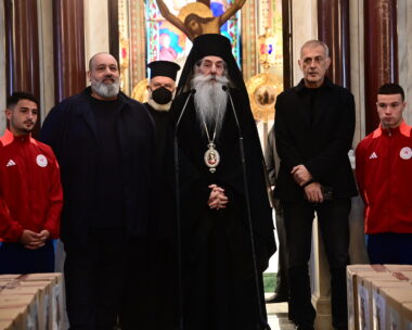 Ο Κώστας Καραπαπάς, ο Μητροπολίτης Σεραφείμ και ο Γιάννης Μώραλης