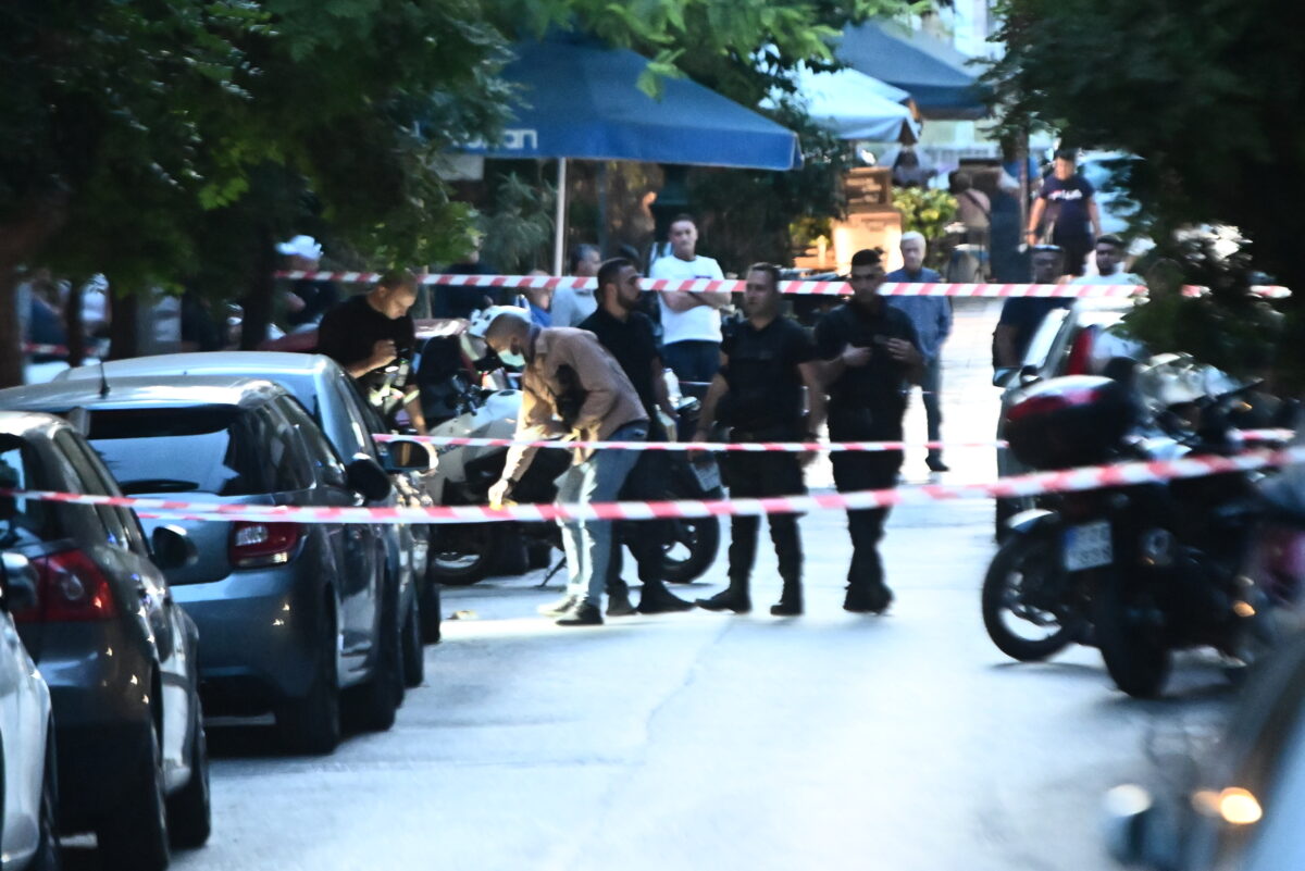 Η αστυνομία στην Ομόνοια μετά τους πυροβολισμούς