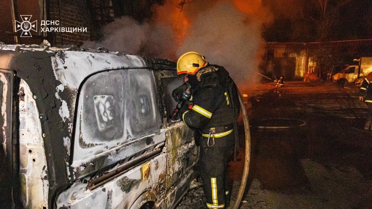 Ουκρανός πυροσβέστης μετά από την ρωσική επίθεση με drone