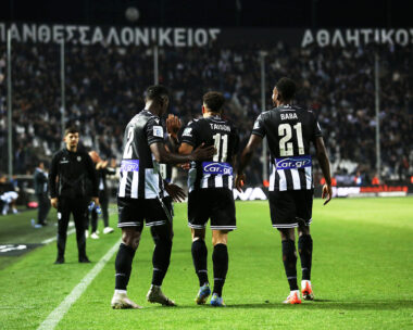 Super League: ΠΑΟΚ και Ολυμπιακός έβαλαν «φωτιά» στη βαθμολογία για τη δεύτερη θέση των πλέι οφ – Δείτε φάσεις και γκολ