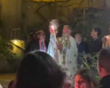 Παπάς βάζει φωτιά στο δυναμιτάκι