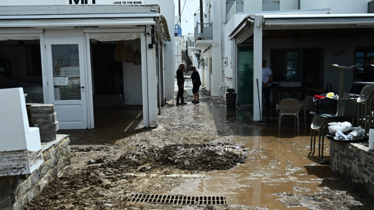 Καταστροφές από τις πλημμύρες στο νησί της Πάρου