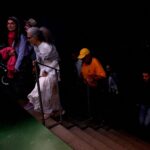Κόσμος στην Ισπανία ανεβαίνει με τις σκάλες μετά το μπλακ άουτ στην Ισπανία